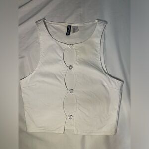 Cutout shirt with heart buttons